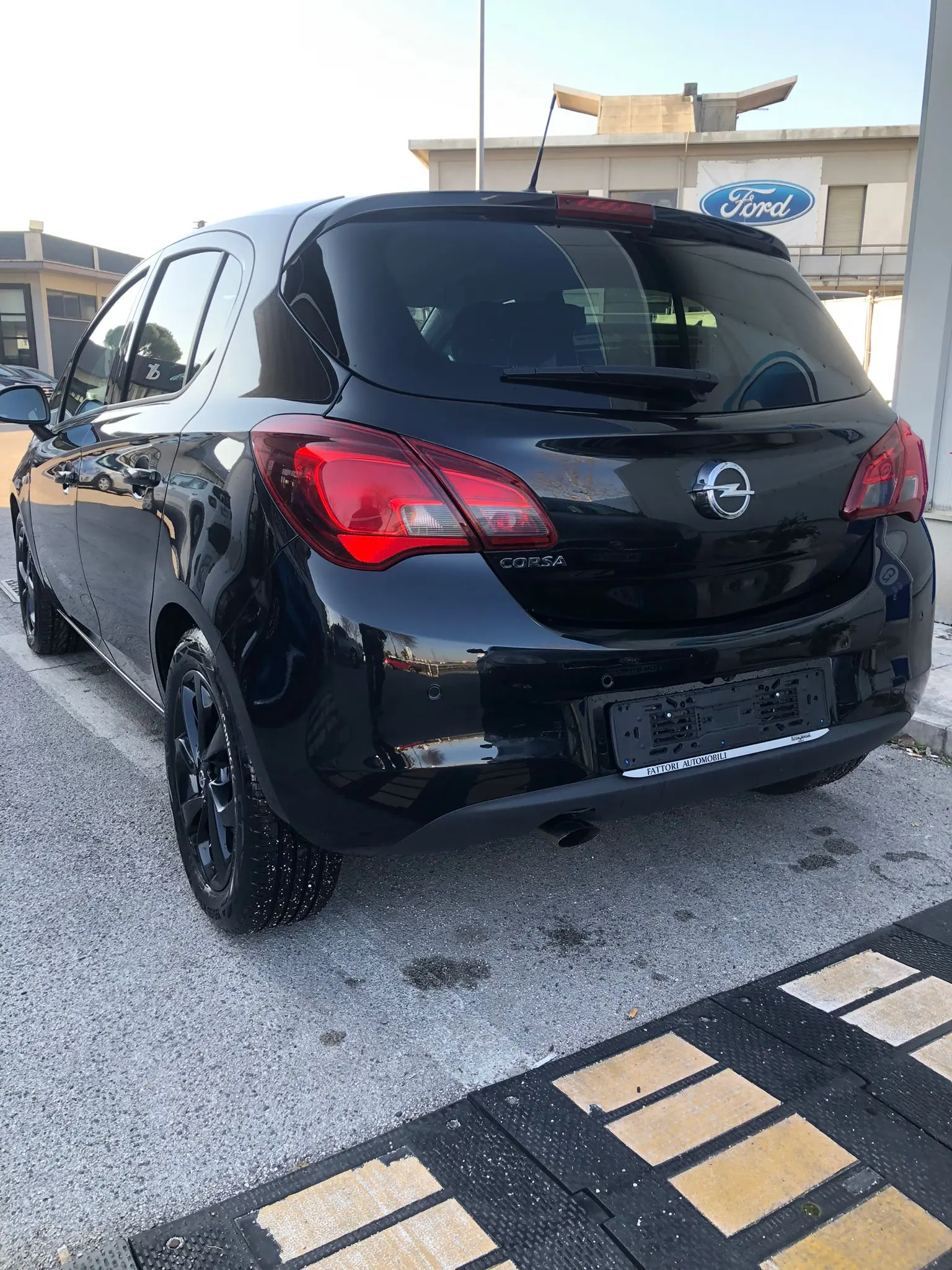 Opel Corsa 1.4 5 porte Black Edition 90cv