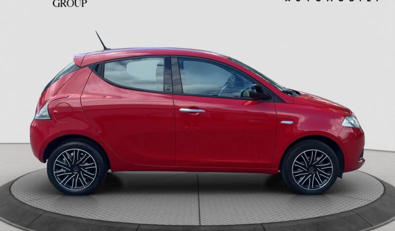 Lancia Ypsilon Hydrid pieno